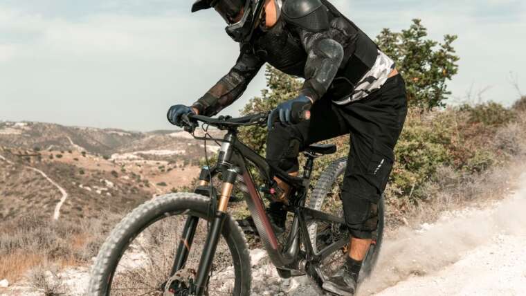Ride With Confidence: Choosing The Perfect Mountain Biking Gloves