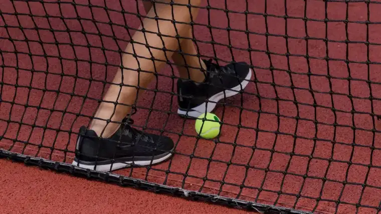 Choosing The Perfect Pair: A Buyer’s Guide To Black Tennis Shoes