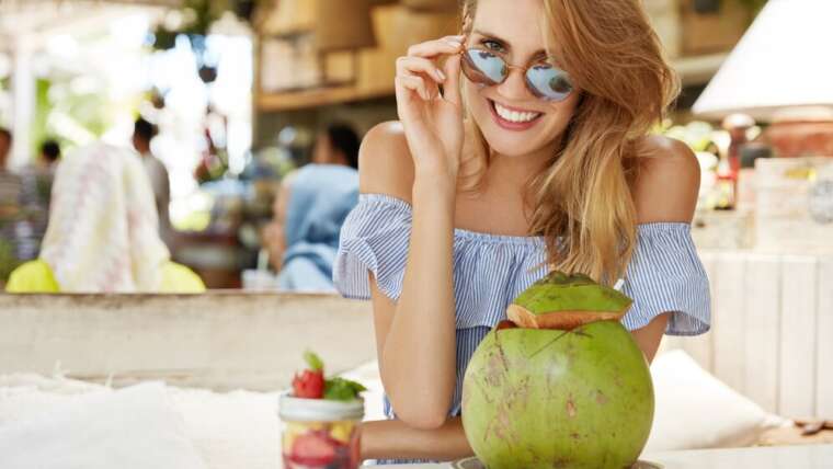 7 Ingenious Tips On How To Eat Healthy While Traveling Around