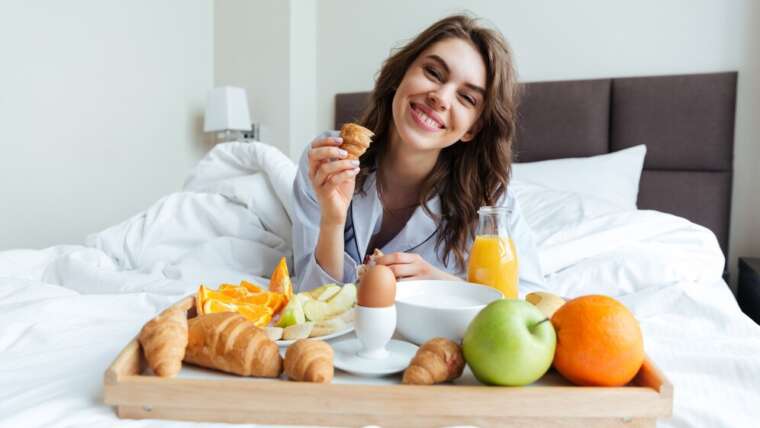 A 10-Step Guide On How To Eat Healthy While Staying In A Hotel